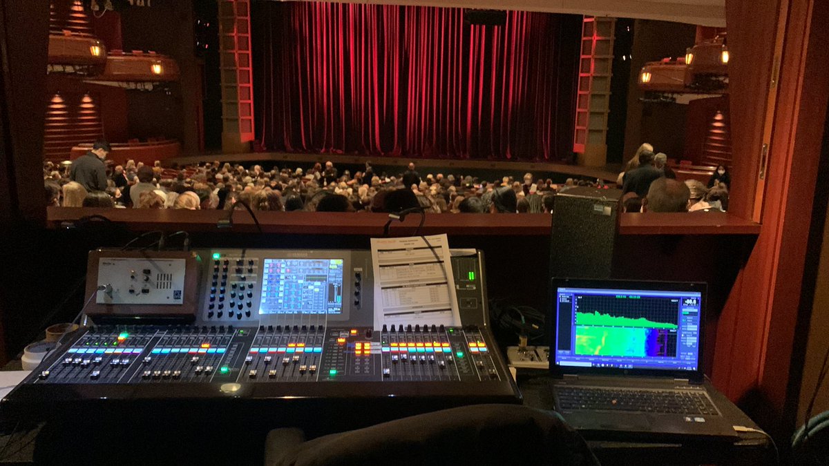 HeyTwon's tweet image. Whether I’m mixing for 1k or 20k, every seat matters when I’m SE 😎 #systemstech #FOH #BlackEngineers