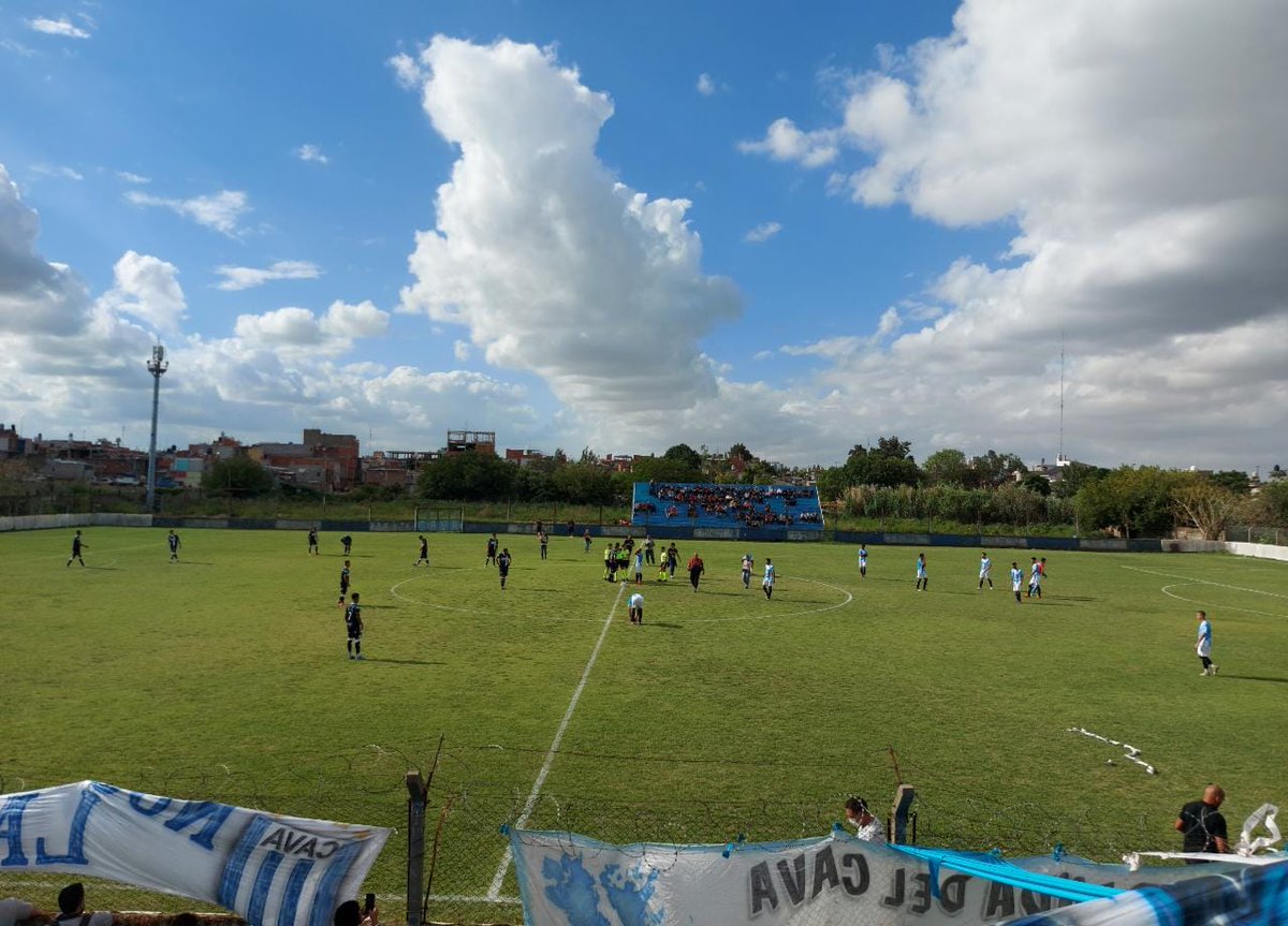 TodosUnoTV's tweet photo. Debut y fiesta en la Isla
@CAVA_oficial derrotó 1-0 a San Martin De Burzaco de local con gol de Mauro Romay. Por Mónica Zayas https://t.co/iJLksAFuIC #TODOSUNOTV https://t.co/2V1r9z36Km