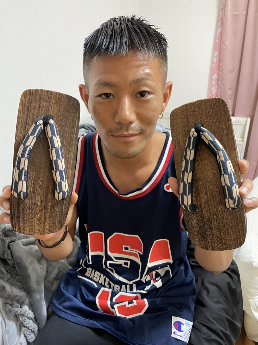 hiro19781031's tweet photo. お気に入りの下駄
#クロップ
#パッツン
#筋トレ https://t.co/XomR6ddCll