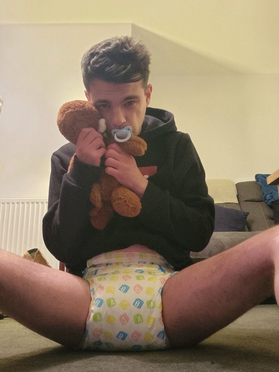 diaperedalex's tweet photo. double diapering? in this economy? https://t.co/7YTPQjggcI