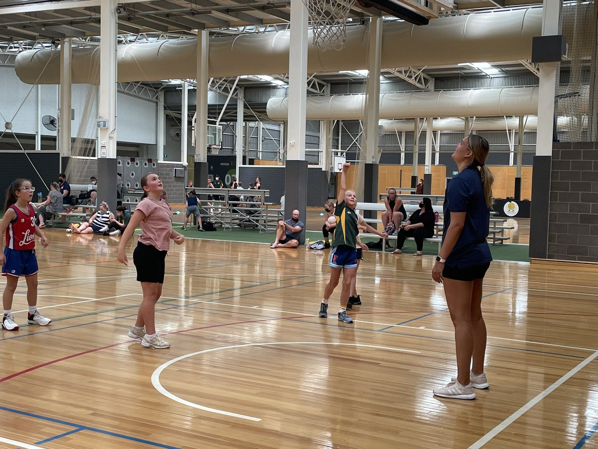 BenMacculloch's tweet photo. Thanks to @AdelLightning players Sam Simons, Ella Batish &amp; Kiana Williams who ran a skills training session for our Barossa Settlers U/10 &amp; U12 girls. Some great learning and fun had by everyone! #barossasettlers #barossabasketball #adelaidelightning https://t.co/LGNAN3yU5T