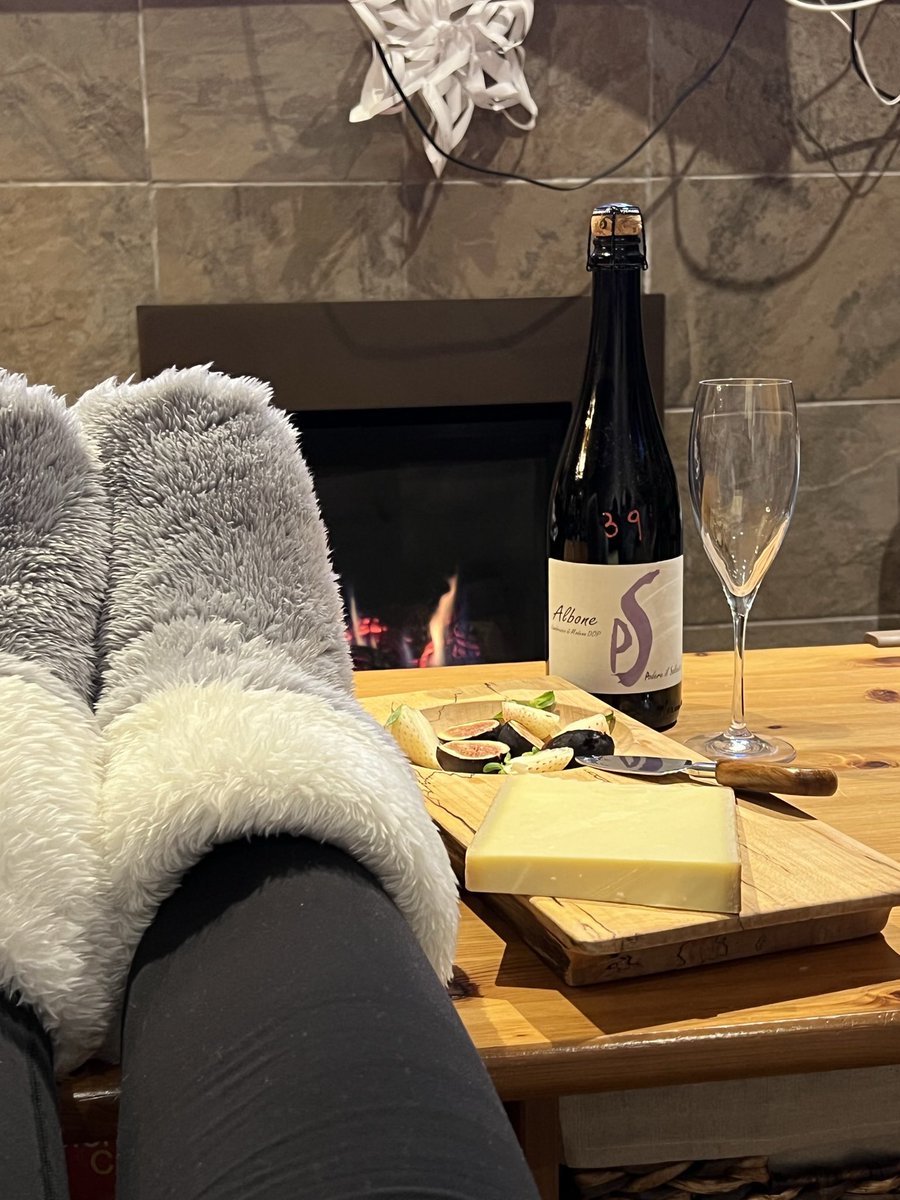 When you’re nursing an injured (and possibly broken) toe, but your good friend <a href="/Breanna_Needham/">Breanna Needham</a> sends you 🍷 and 🧀 to cheer you up 🥰