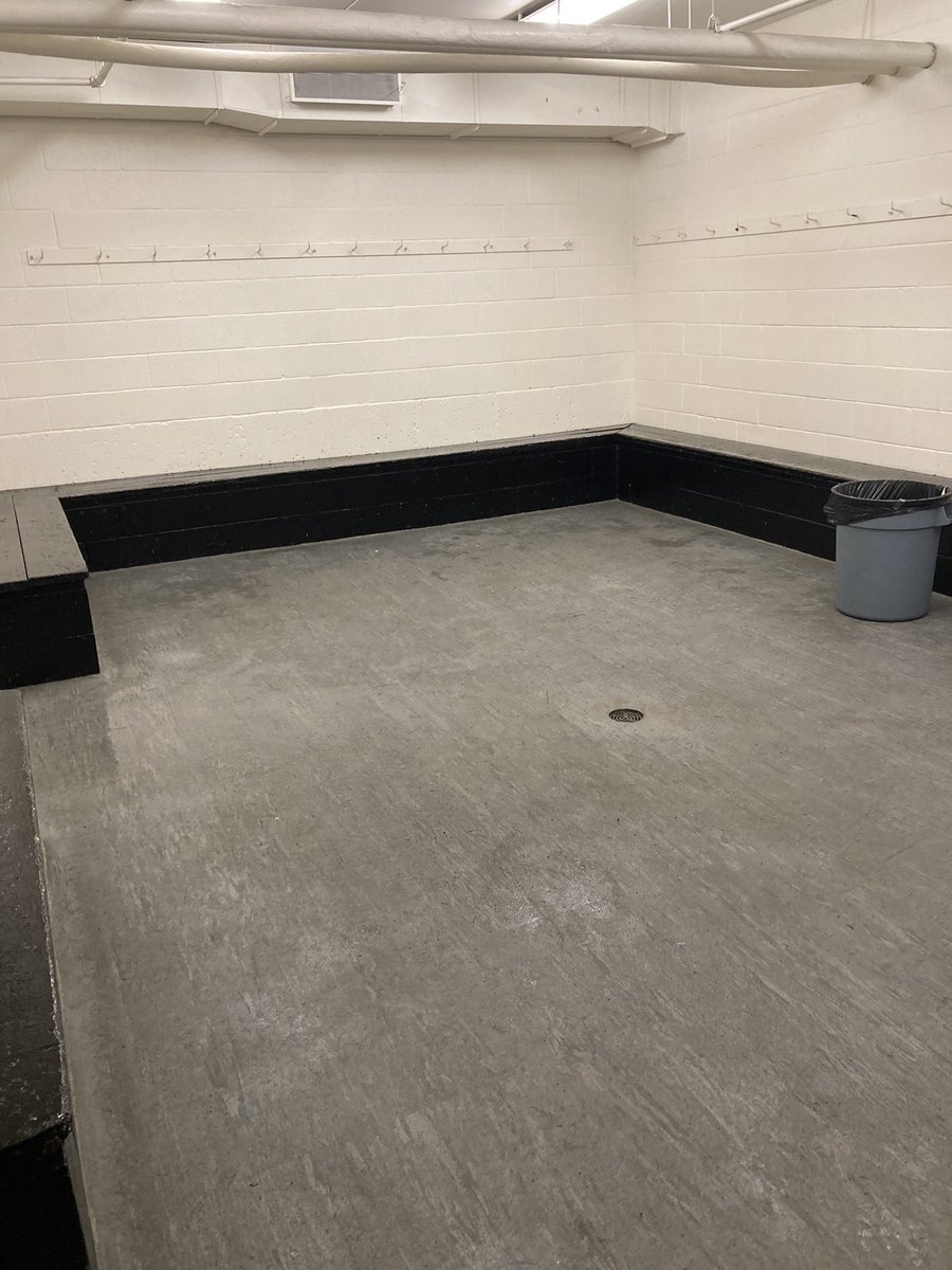 DarrenSmale1's tweet photo. Leave it like ya found it @stmlincolns @GoRocketsGOJHL @GOJHL https://t.co/yTM2xJjXaK
