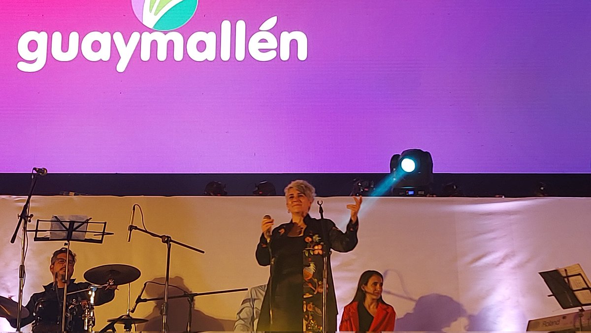 CuyoNoticias's tweet photo. Noche de #Melchora en la #Vendimia2022 de #Guaymallen gran cierre de Cangemi y Bertín cc @MuniGuaymallen https://t.co/plxHCVjzYP