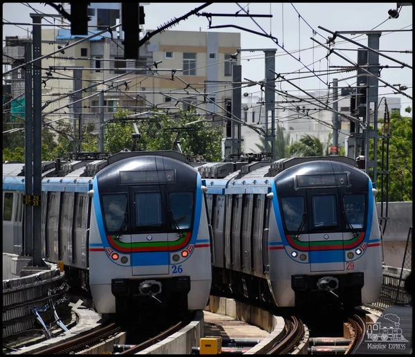 ltmhyd's tweet photo. There is beauty in groups. That point is certainly proven by this picturesque snap by @ the. mainline. express. The paths of 2 Metros coincided near the Ameerpet Metro Station to make for the perfect shot. Thank you for the amazing click. Keep sending us more!
#CaptureMetro https://t.co/iHN33dSGmE