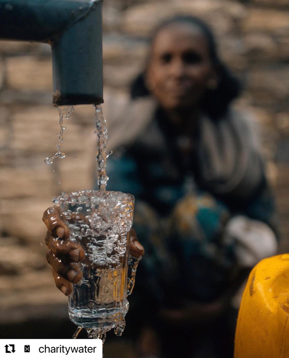 The heart that gives, gathers “ Tao te ching. Thank you <a href="/TravelNoire/">Travel Noire</a> for the cover 💧 <a href="/charitywater/">charity: water</a> 
travelnoire.com/silks-of-sheba… #Accesstocleanwater #Fashion