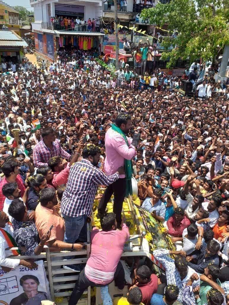 Darshanfans171's tweet photo. #DBossBirthdayCDP 
ಜನ ಜಾತ್ರೆ 🔥 ಟ್ವಿಟ್ಟರ್ ಯಾತ್ರೆ.. https://t.co/DMsL05OtaO