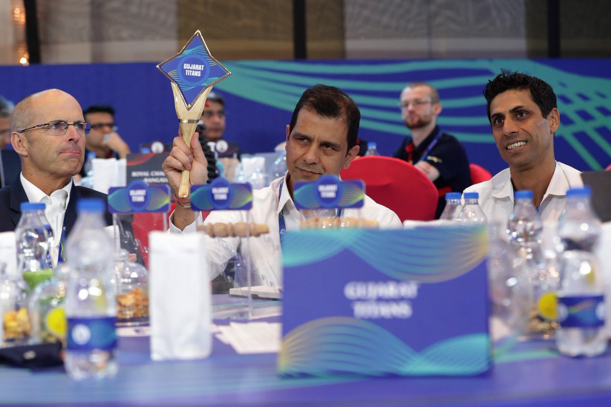 gujarat_titans's tweet image. Day 2️⃣! Who all shall we raise that paddle for today? 🤔

#IPLAuction2022 #IPL2022