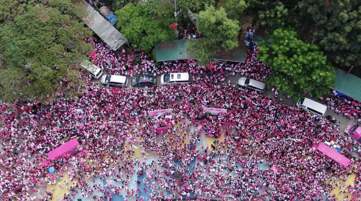 PinoyAkoBlog's tweet photo. Hanapin niyo ako. Nakapink po ako.

#PinkSunday

😂😂😂 https://t.co/qQiIIKDp0B
