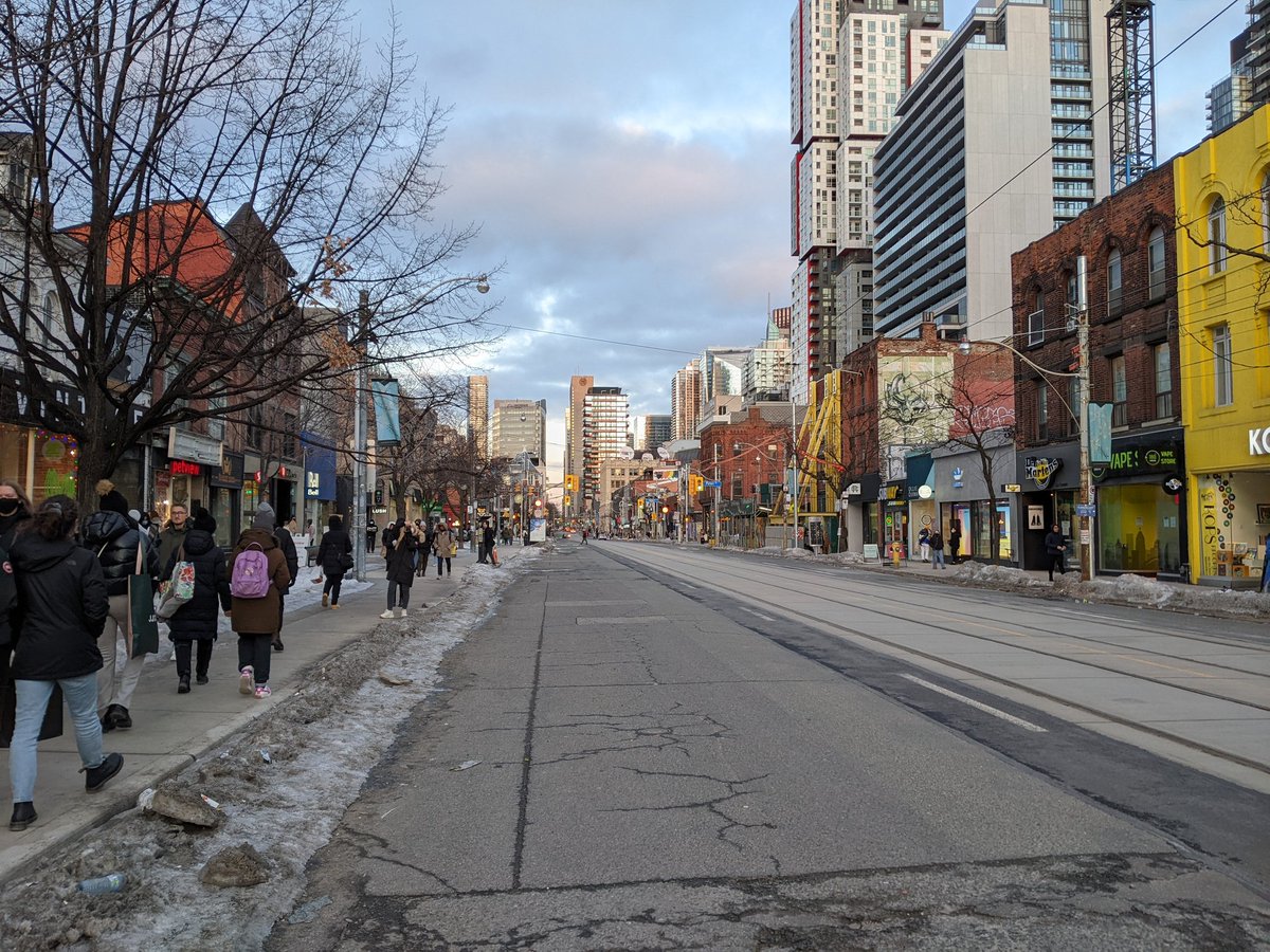 jacoobaloo's tweet image. #activeTO is back! For the first time on Queen St, it was pleasant to bike down. Thanks to the truckers who have liberated downtown from cars.