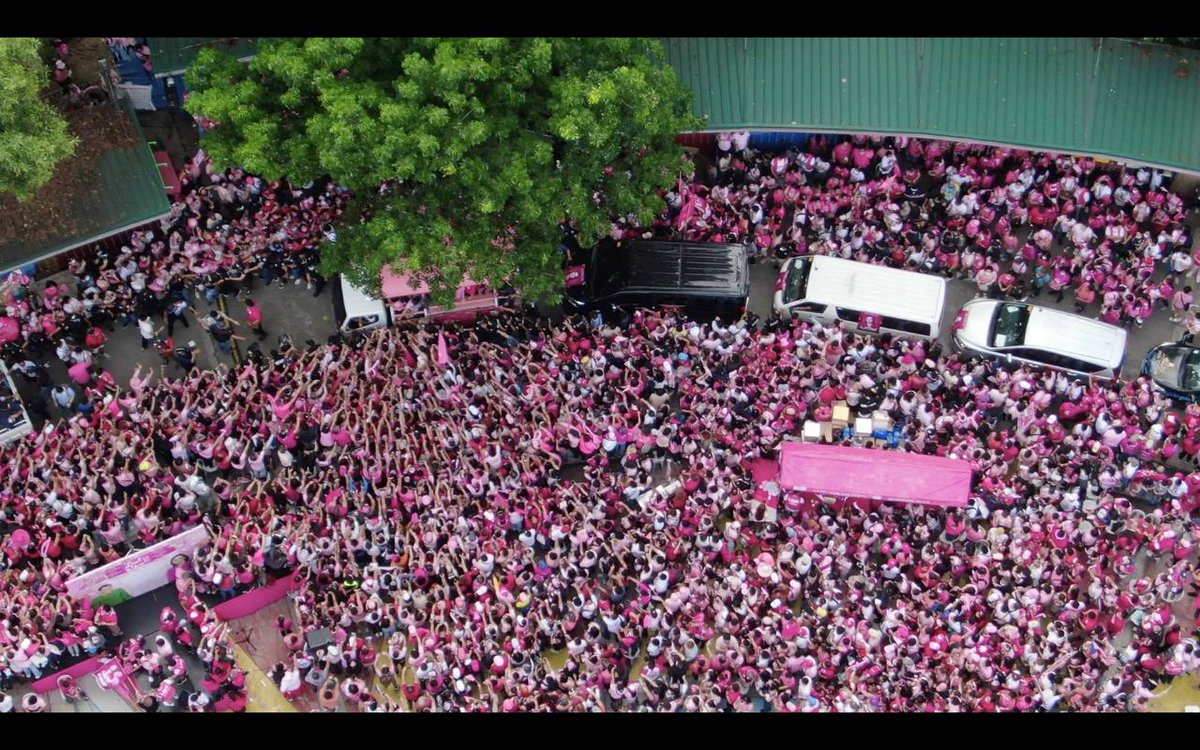 PinoyAkoBlog's tweet photo. Hanapin niyo ako. Nakapink po ako.

#PinkSunday

😂😂😂 https://t.co/qQiIIKDp0B