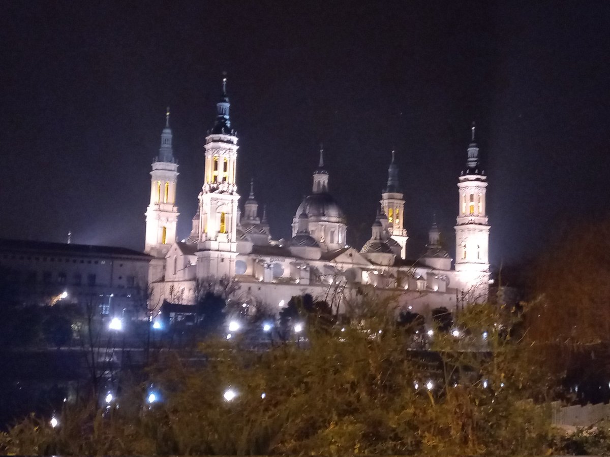 IargoSpatium's tweet photo. Zaragoza,  Puente del Pilar 4:00 AM
I ❤ Zaragoza https://t.co/3OsrPNoM0P