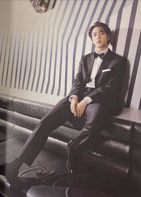 DelimaAre's tweet photo. #Jin your such a gentle man with that handsome suite your getting more hotter every single second 🥰🥵🤩🤗
#TheFac #BTS Photobook special edition #SociasArmys🌎 @DbJannet @ReciMaria @Amiscorhi @BTSARMYTeachers https://t.co/1hd4Inp6du