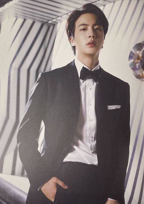 DelimaAre's tweet photo. #Jin your such a gentle man with that handsome suite your getting more hotter every single second 🥰🥵🤩🤗
#TheFac #BTS Photobook special edition #SociasArmys🌎 @DbJannet @ReciMaria @Amiscorhi @BTSARMYTeachers https://t.co/1hd4Inp6du