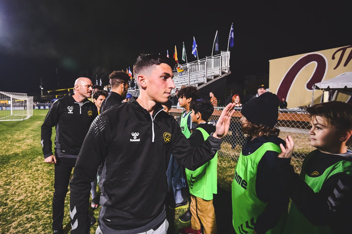 Chas_Battery's tweet photo. A memorable night all around to open up the #CCC22 🖤💛

#UpTheBattery https://t.co/8FyROOprjZ