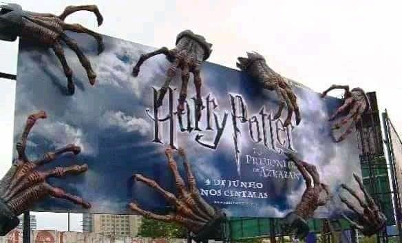 ป้ายโฆษณา ภาพยนตร์ แฮร์รี่ พอตเตอร์ กับ นักโทษแห่งอัซคาบัน เมื่อปี 2004 ที่ประเทศบราซิล

#แฮร์รี่พอตเตอร์ 
#HarryPotter
#ReturntoHogwarts