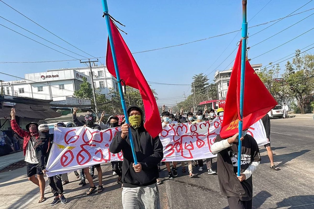 Khithitofficial's tweet photo. "ထောင်တွင်းတိုက်ပွဲကို ဝန်းရံကြ၊ စစ်သုံးစစ်ကို အမြစ်ဖြတ်ကြ" ခေါင်းစဉ်ဖြင့် ရန်ကုန်တွင် စစ်အာဏာရှင်ချေမှုန်းရေး ချီတက်ဆန္ဒပြ
ရန်ကုန်၊ ဖေဖေါ်ဝါရီ ၁၃
Read More -> https://t.co/bbrbyeOOzR https://t.co/BELOFeOxad