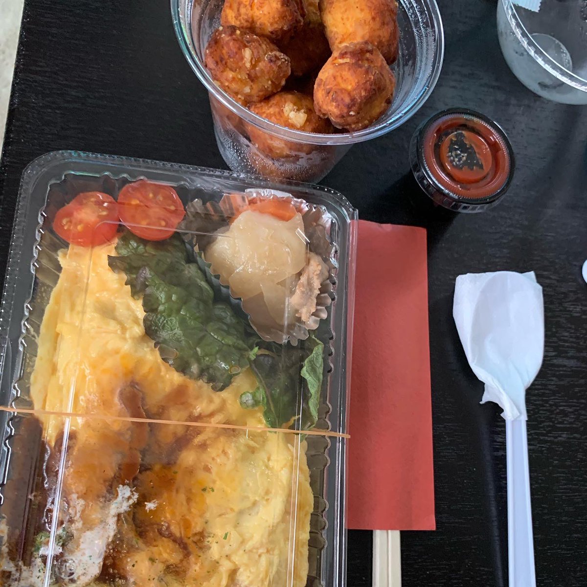 doll_0820's tweet photo. オムライスとチキンナゲット!
ZERO KITCHENで、
テイクアウト!🙆♀️🙆♀️
美味でしたよー。
#ZEROKITCHEN https://t.co/EYDXbhl6zj