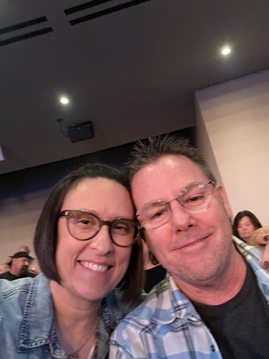 TheDMac24's tweet photo. #LukeBryan with my man!! @jerrymac8 @ResortsWorldLV #adulting #imdrinking https://t.co/1eVn809TJR