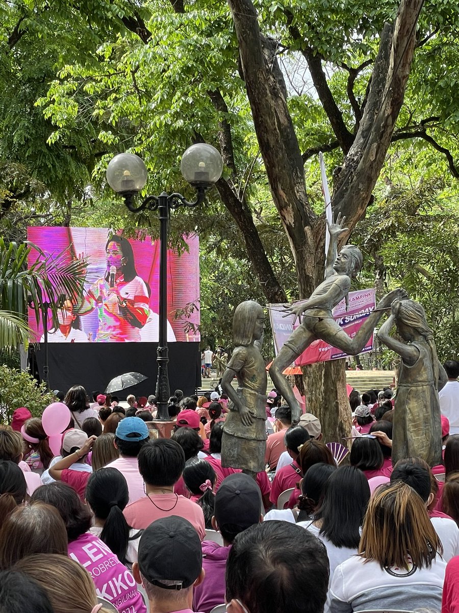 engrkimgamboa's tweet photo. First time to attend a proclamation rally of a presidentiable. Ipanalo na natin ito! 🌷#AngatBuhayLahat #PinkSunday #qccircle #LeniKiko2022 #LetLeniLead #kakampink https://t.co/LWpsFu0M7C