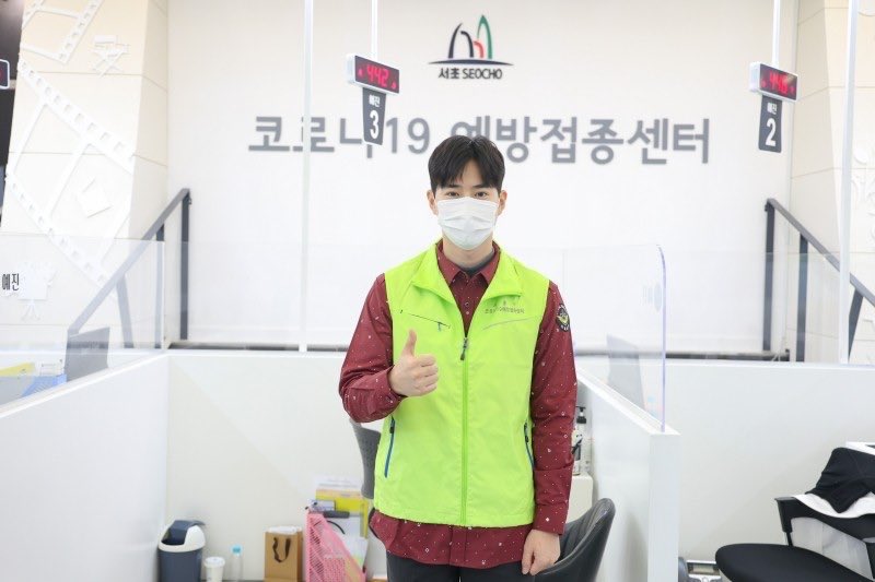 Drahmah8's tweet photo. FINALLY JUNMYEON BALIK WOY😭💓

Sumpah nangis + bahagia ga nyangka exol bs sampe saat ini nunggu dia kembali dr wamil dn skrng bapak suho udh pulang orang yg sngt penting spesial di hati kita😭❤️

#기다림이_즐거웠어_우린_사랑이야
#SUHOcomesToday
#WelcomeHomeSuho
@weareoneEXO https://t.co/atkSpYTfOw