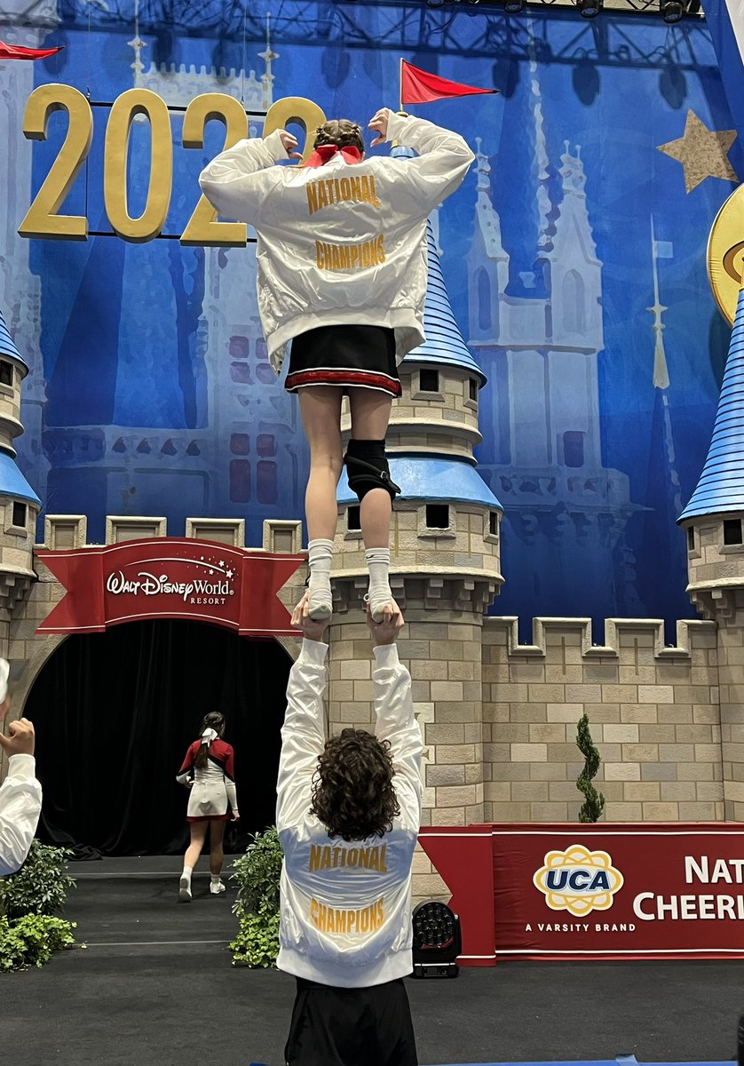 AmyPattonLES's tweet image. They did it!! National Champions!  I’m so proud of my girl and her amazing team! #GoCreek @stewartscreekhs @UCAupdates @cheer_schs ❤️🖤