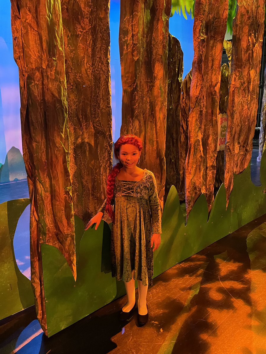 TUEmusic's tweet photo. What a week! So thankful @kdokenquist &amp; @NathanRudolph allowed Raelynn to join this amazing cast &amp; that I got to witness some truly talented students &amp; performances. I was incredibly impressed with their drive, grit, &amp; humility. 🐯💜💚🎶 #SHREK #BetterTogether @bshs_drama_club https://t.co/jpeFFwrAdd