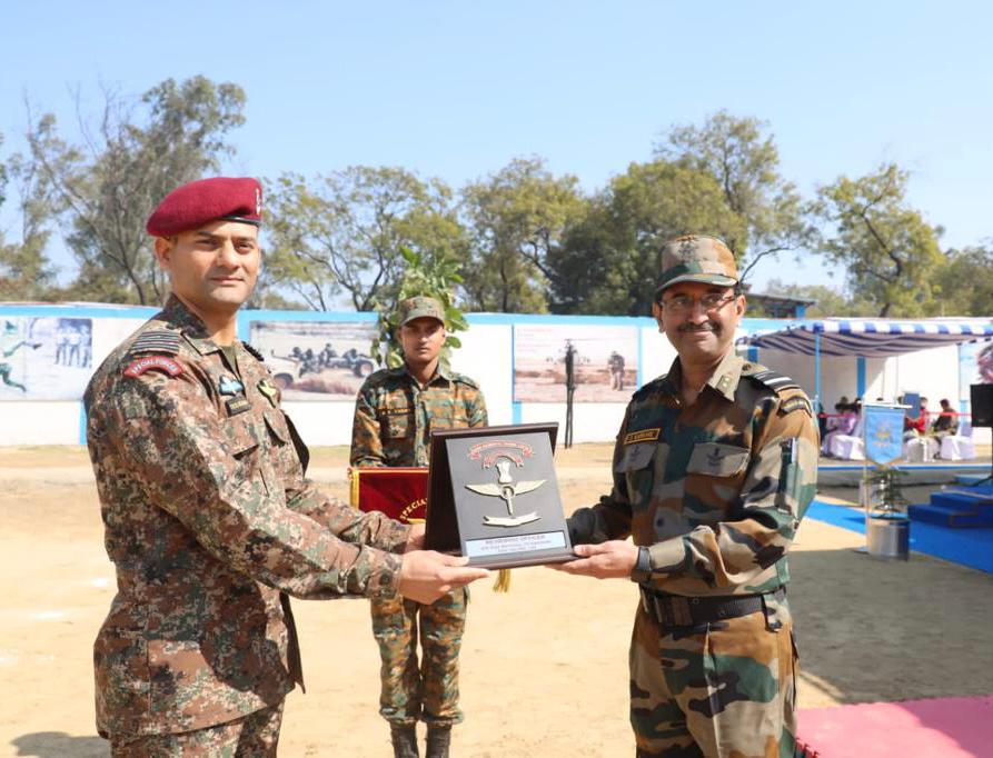 Defence_Squad_'s tweet image. To mark the successful completion of training of 127 Air Force Special Forces Operatives of Garud Force, Maroon Beret Ceremonial Parade was held on 12 February 2022 at Garud Regimental Training Centre (GRTC), Air Force Station Chandinagar.
#IndianAirForce #GarudCommandos