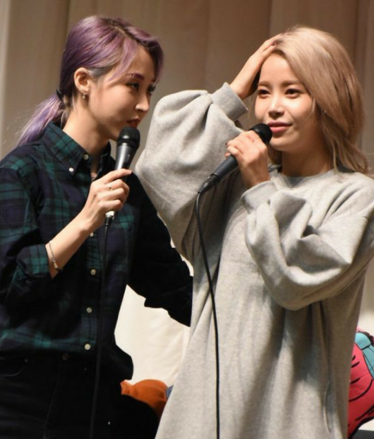 btsmoohourly's tweet photo. subtlety is not their strong suit 💀

#MOONBYUL #문별 #SOLAR #솔라 
#RM #남준 #JHOPE #제이홉 @RBW_MAMAMOO @BTS_twt https://t.co/oxIe9dh2bH