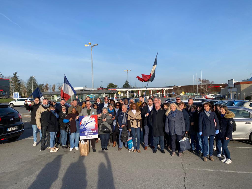 thomas_vatel's tweet photo. Nous serons aujourd’hui au meeting de Valérie Pécresse à Paris !  
Départ de Magny puis Osny. 
Superbe ambiance !
Unis pour la victoire 💪
#lesrepublicains #valdoise #magnyenvexin #ValeriePecresse #antoinesavignat #Elections2022 #renardjeanfrancois #eragny #osny #thibaultimbert https://t.co/aKpw5kjSxo