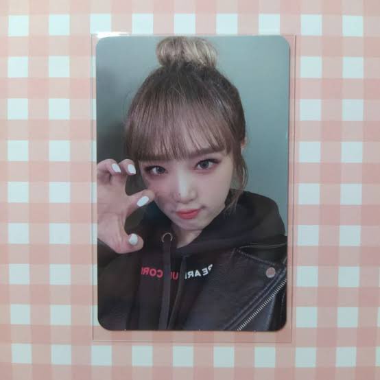 quokkabns's tweet photo. Wtb lfs

yena one reeler horanghae hoodie 

t. iz*one izone pc photocard scene 3 https://t.co/q5m0LSbXU4