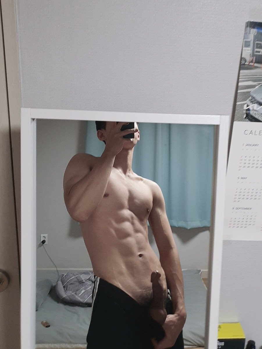 djsjs66014075's tweet photo. 浅插一下？ #肉棒 #腹肌 #帅哥 #裸聊 #互看 #文爱 #鸡吧 https://t.co/RVOiepBAiA