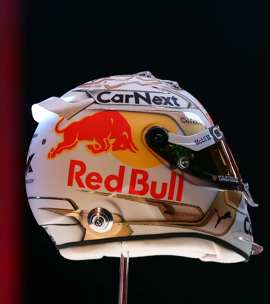 RedBullF1Group's tweet photo. New machine #RB18.New helmet color!
#RedBullRacing
#MaxVerstappen
#PER11 https://t.co/sjLA2bDLv0