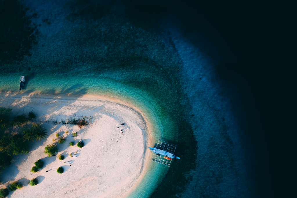 Is there a more relaxing way to spend the day than island hopping through the Philippines in an outrigger boat? #Philippines
.
Join my Patreon Community for giveaways, free presets, and more: patreon.com/jacksongroves