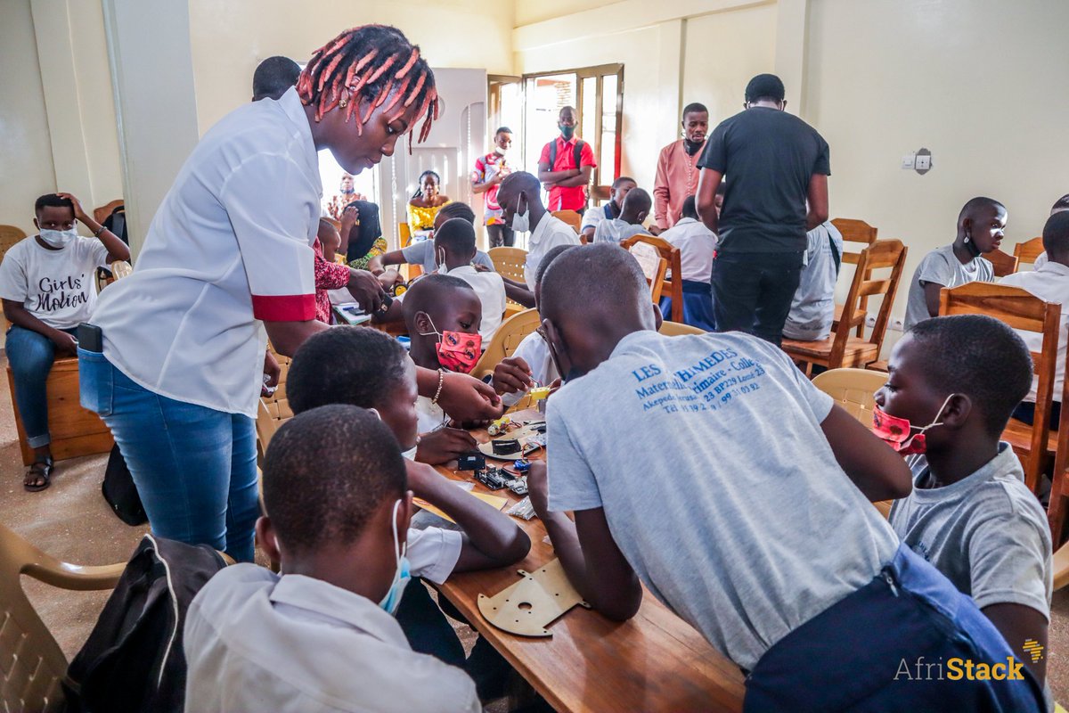 myjoy28's tweet photo. Les moments forts de la journée de 11 Février avec @afristack @girlsmotiontogo 
#WomenAndGirlsInScience #WomeninScienceDay https://t.co/benGJw4XRr