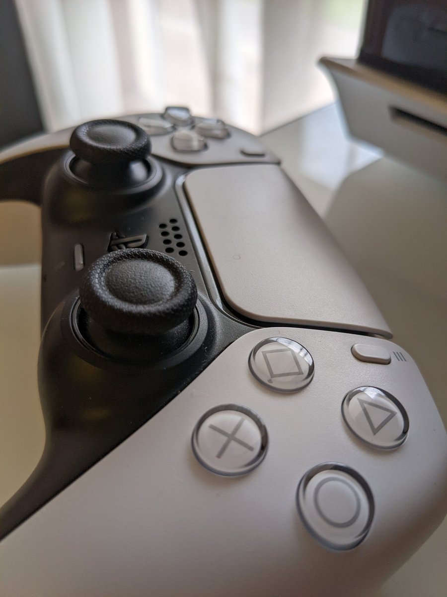 Only a few Sunday hours left 😢😆 Are you gaming tonight? #PlayStation