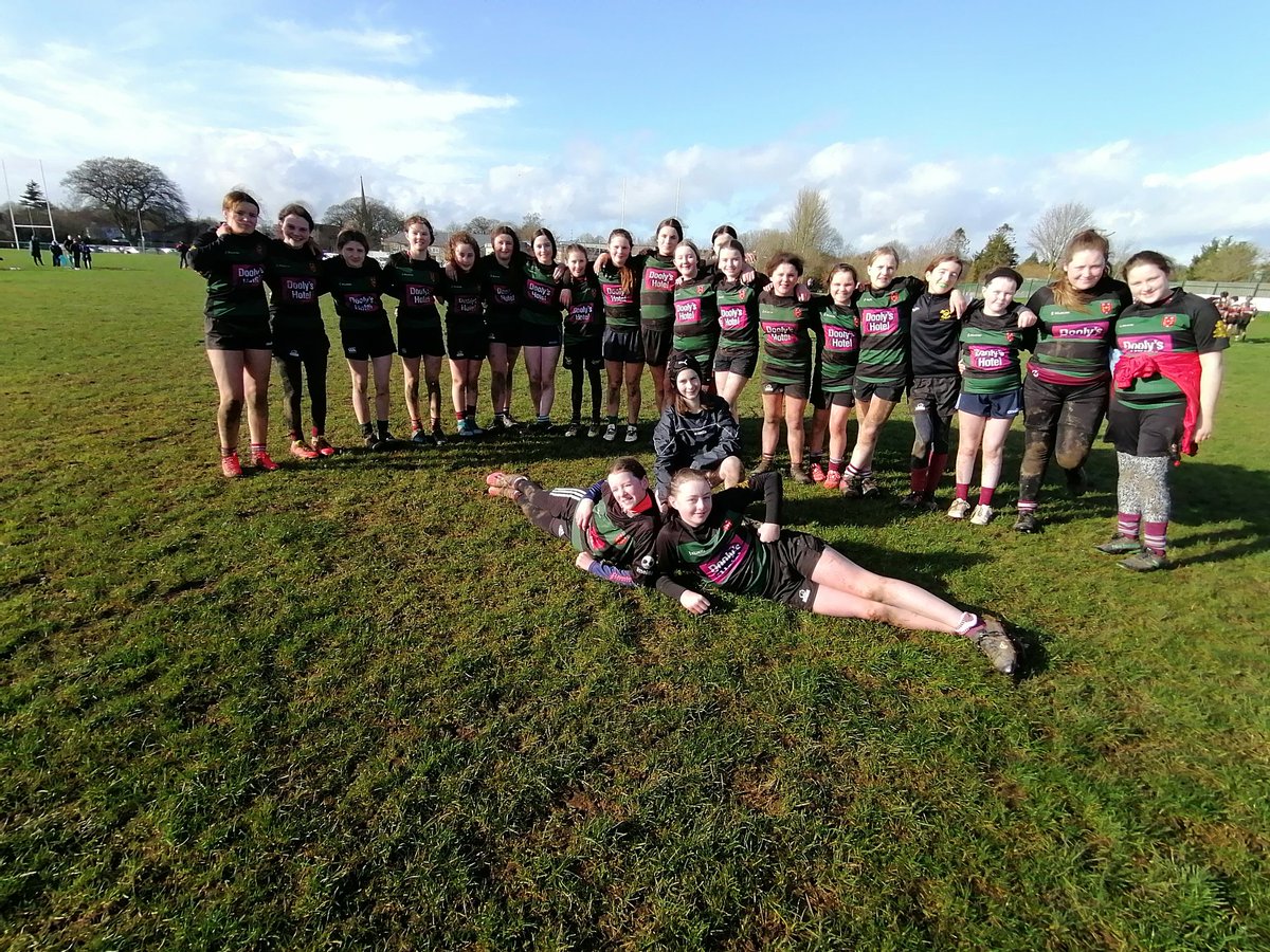 Roscreagirls's tweet photo. Well done to our Ravens U14 girls today on their win against a strong Enniscorthy side it was nail bitting stuff 😊
Super game played by both teams👏👏👏
*Ravens are a amalgamation of Roscrea and Birr players
#leinsterrugby #roscrearfc #birrrfc https://t.co/bJspbgZQbg