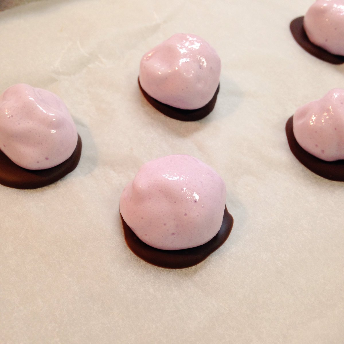 【バレンタイン】💝

コンビニお嬢さま5話より
『ねるねるねるねチョコ』

甘酸っぱいムースとパチパチキャンディがアクセント!

#コンビニお嬢様
#手作りチョコ 