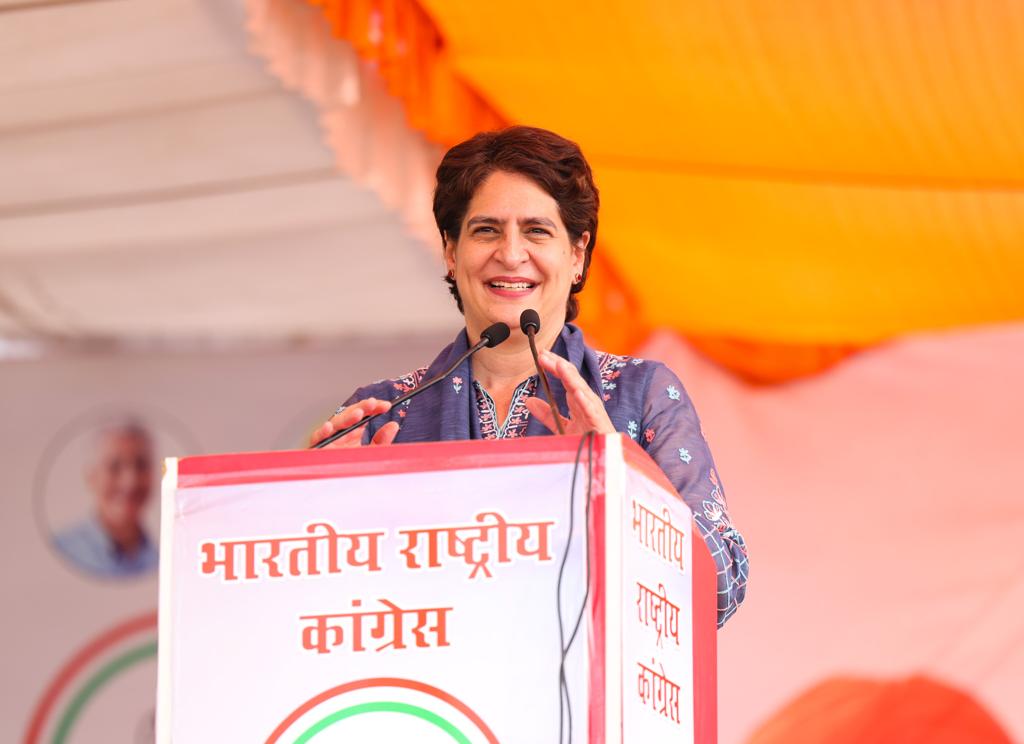 INCIndia's tweet photo. मुस्कान होगी हर चेहरे पर, महिलाओं के कष्ट मिटेंगे।

पंजाब की महिलाएं तय कर चुकी है- मोहर लगेगी पंजे पर।

#Monthly1100_Free8Cylinders https://t.co/z075x8zHHS