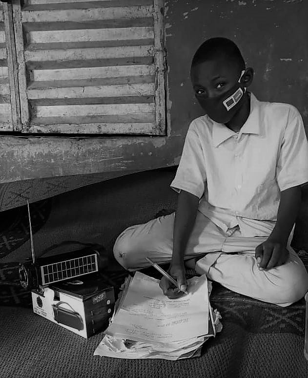 UNICEF_Nigeria's tweet photo. Happy World Radio Day 📻
 
Radio promotes development, lifelong learning and is a steady resource.
 
Today we celebrate our steadfast friend – the radio - for helping us meet the educational needs of children, especially those in hard-to-reach areas.
 
#WorldRadioDay https://t.co/5hzuSsG7Ce
