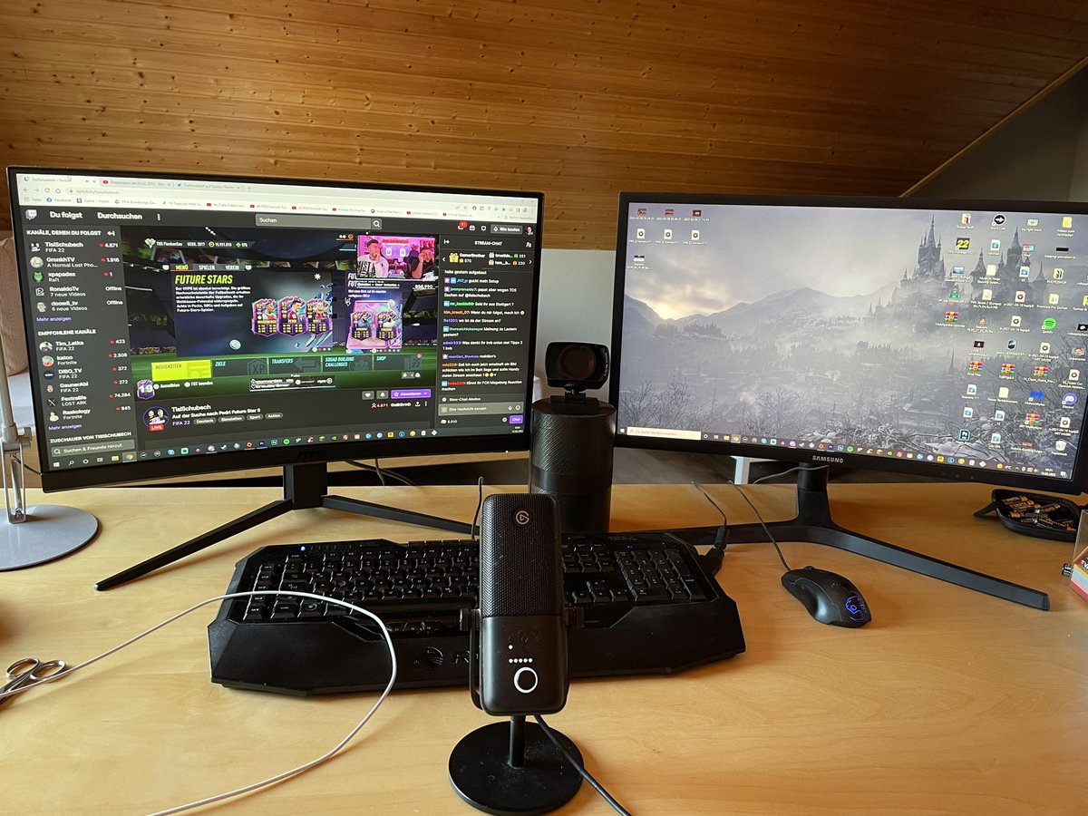 HSPLP's tweet photo. @TisiSchubecH 2 curved Monitore ☺️ Dazu tolles Equipment von Elgato den Ehrenmännern 🥰 dazu Roccat Maus und Tastatur #TisiSetup https://t.co/WkiEMhmgru
