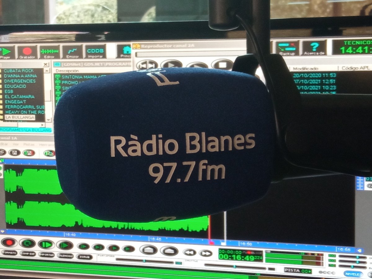 RadioBlanes's tweet photo. Avui, dia de la ràdio, celebrem aquesta efemèride amb la nostra programació habitual dels diumenges, però a més, a les 12 del migdia, encetarem l'especial que hem preparat entre tots per celebrar el dia d'avui!!! Per molts anys ràdio!!! https://t.co/3S1FH1DDHW
