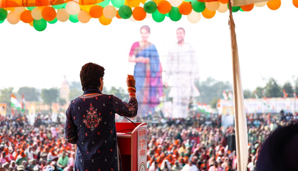 IYC's tweet photo. मुस्कान होगी हर चेहरे पर, महिलाओं के कष्ट मिटेंगे।

पंजाब की महिलाएं तय कर चुकी है- मोहर लगेगी पंजे पर।

#Monthly1100_Free8Cylinders https://t.co/g9NH2Xa0ZW