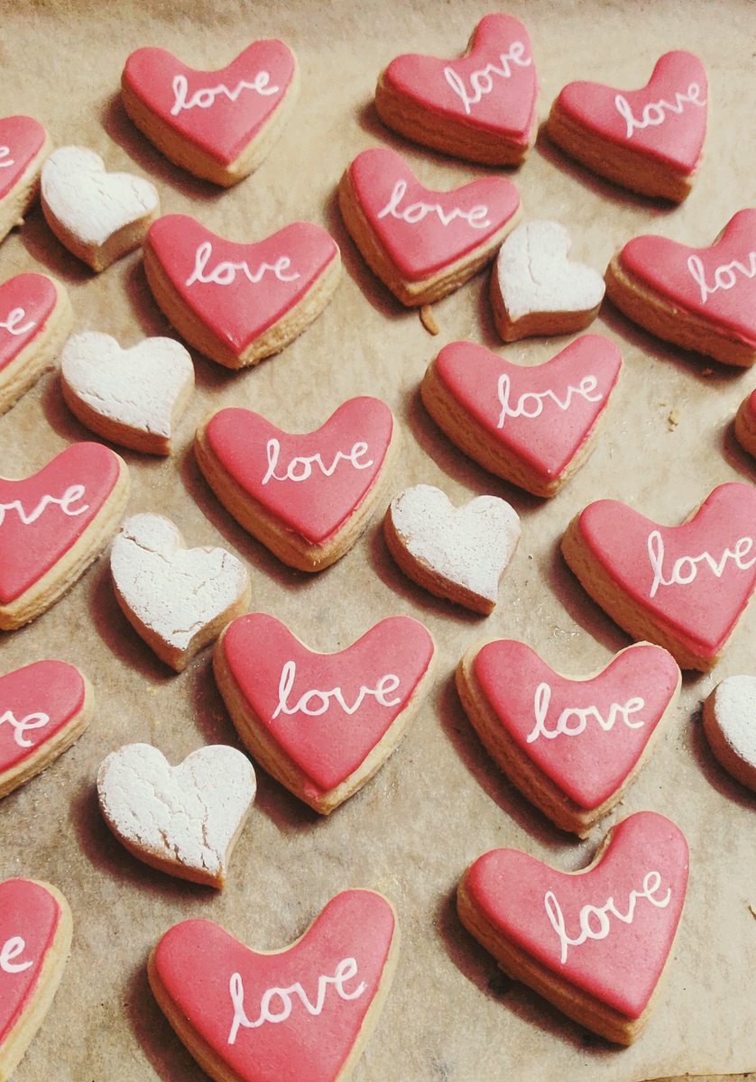 Sumirabakes's tweet photo. Valentine Day themed cookies
#valentinesday2022 #valentines2022 #valentinegift #valentinegiftideas #cookies #cookiesofinstagram #loveisintheair #pashanbaker #sumirabakes #balewadibaker #aundhbakers #banerbaker #Sumirabakes #sumira #punebusinesses #punebakers #punehomebakers https://t.co/nhkGBxTIfB
