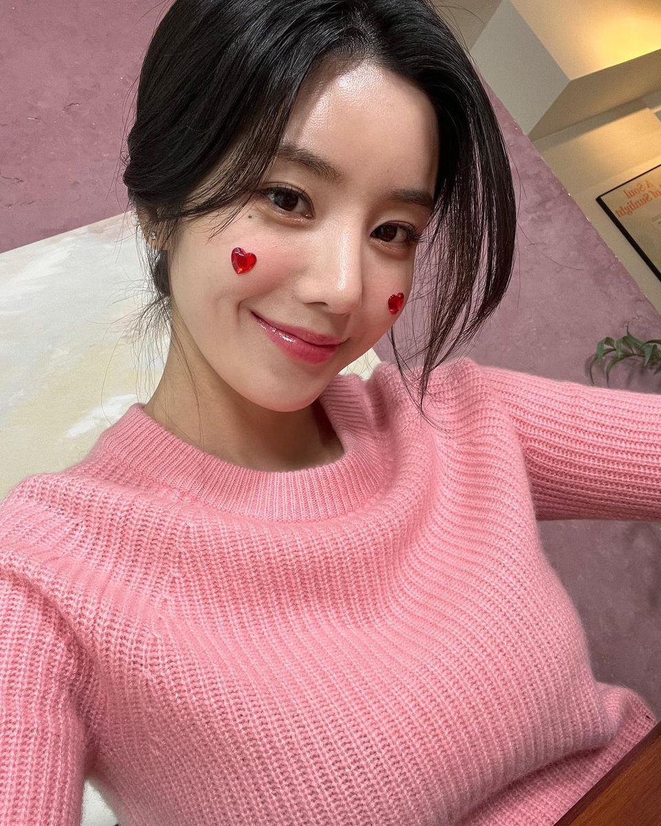 IZONEFILES12's tweet photo. [220213] Eunbi posted on instagram

“💓”

[🔗] https://t.co/dgdxvLugYb 

#KWONEUNBI #권은비 https://t.co/TQMHbfaJOQ