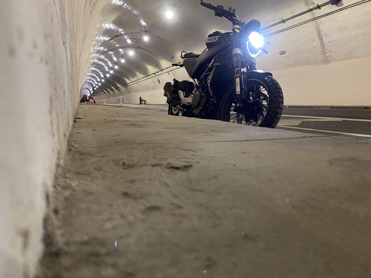 HEROE_JAGUAR's tweet photo. #husqvarna. #svartpilen #401 #loveLA #liveLA https://t.co/rNk4g30OJS