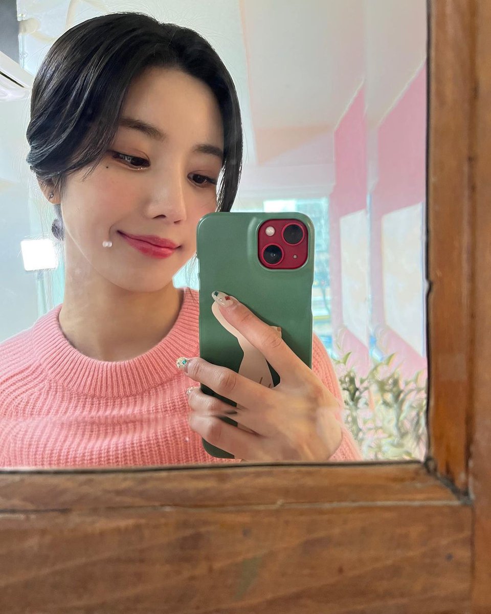 IZONEFILES12's tweet photo. [220213] Eunbi posted on instagram

“💓”

[🔗] https://t.co/dgdxvLugYb 

#KWONEUNBI #권은비 https://t.co/TQMHbfaJOQ