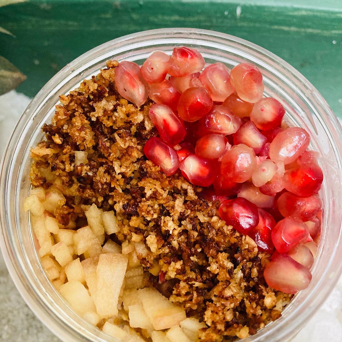 TomesReader's tweet image. Pomegranate + apple overnight oat jars sweetened with kithul pol pani for Bappa&apos;s post op breakfast. #Oatnotes #Oatgloats
