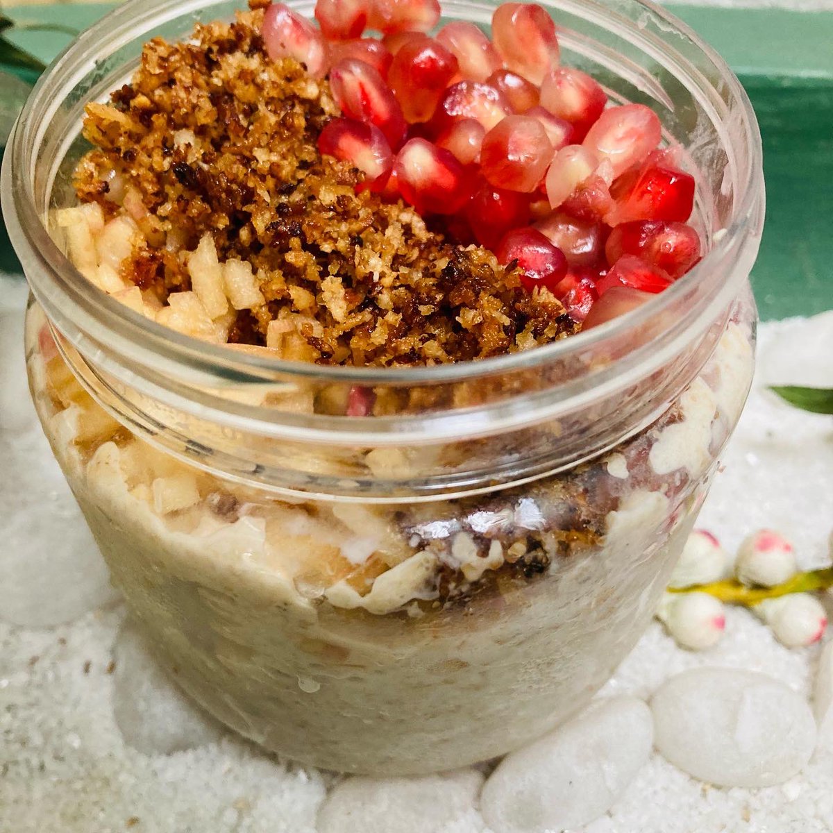 TomesReader's tweet image. Pomegranate + apple overnight oat jars sweetened with kithul pol pani for Bappa&apos;s post op breakfast. #Oatnotes #Oatgloats