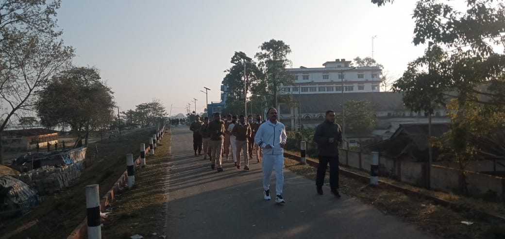 dibrugarhpolice's tweet photo. Lovely weather and a jog across the scenic vistas of Dibrugarh. Perfect start for a Sunday morning. 
#FitIndia @assampolice https://t.co/dCaTrT9wUP